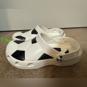 NWT Size J6 Crocs Classic Clogs Soccer Ball Print White Black Comfort Slides